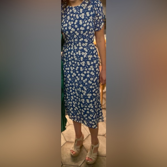 Reformation Blue and White Floral Short Sleeve Midi Dress - Picture 2 of 6